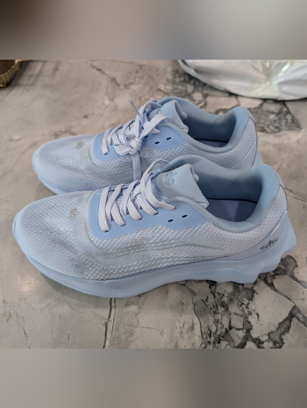 New Alo Yoga Runner Crystal Clear Blue Sneakers Size 9
